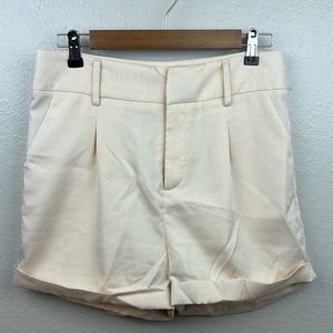 Nasty Gal Pleated Cream Colored Cuffed Shorts with Pockets Size Large Preppy